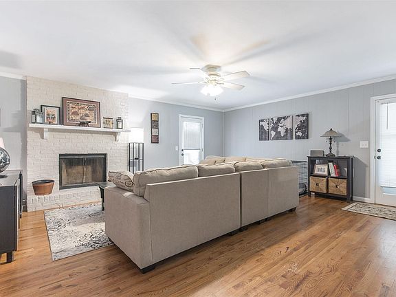 5th image of 309 Mimosa Dr