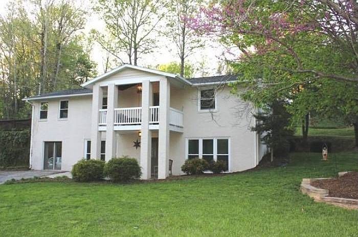 MAIN LISTING PHOTO