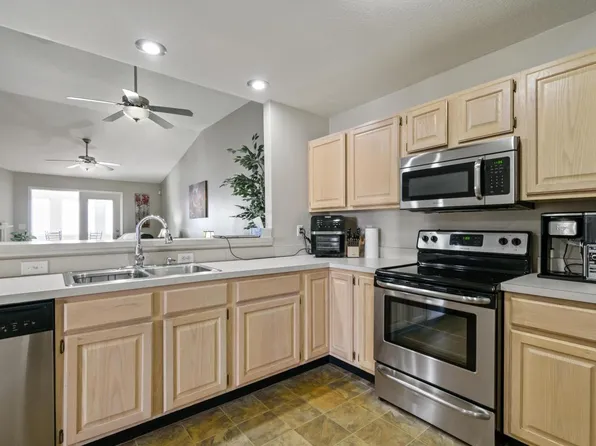 8020 Kingfisher Ln, Pickerington, OH 43147