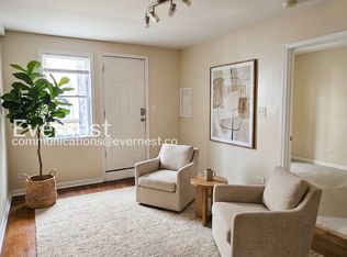 3240 N Clark St APT 2M, Chicago, IL 60657