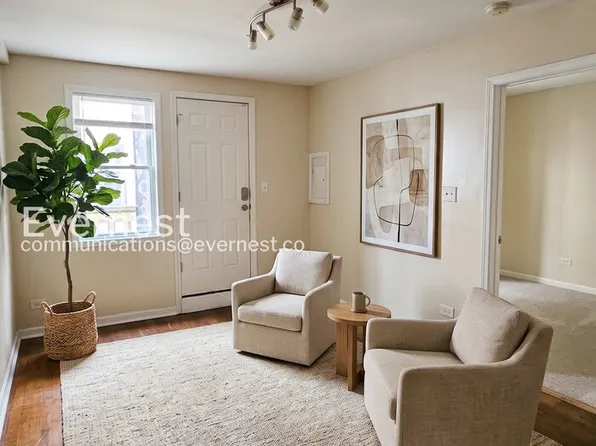 3240 N Clark St APT 2M, Chicago, IL 60657
