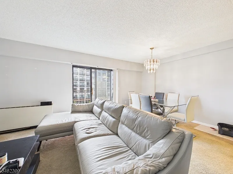 10 N Wood Ave — Photo 2