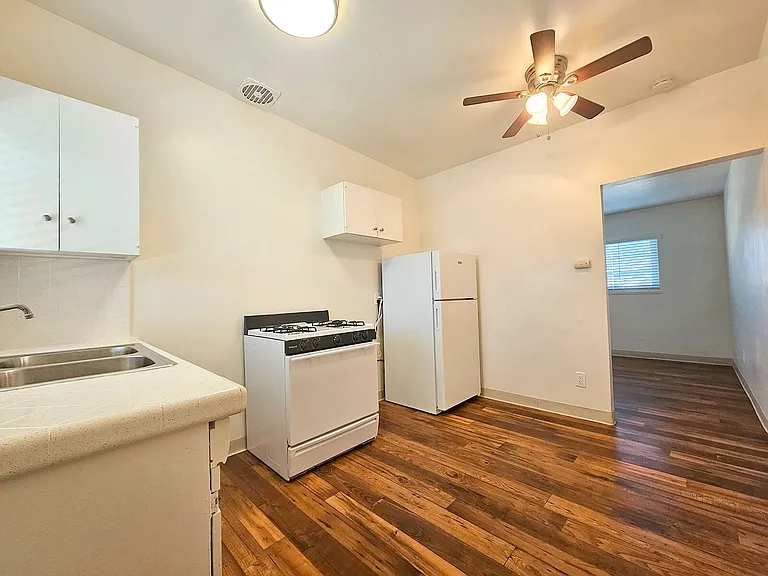1465 Grand Ave — Photo 63