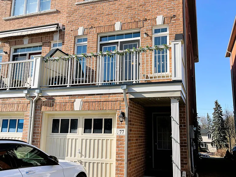 77 Dundas Way — Photo 2
