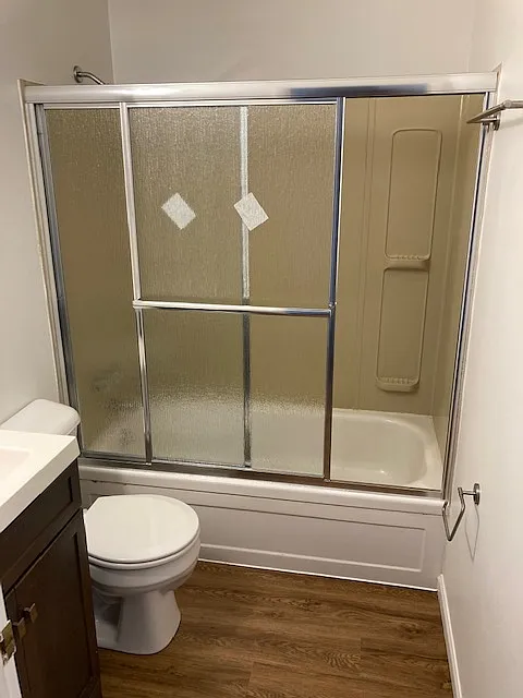 newer shower doors - 7458 Fenton Rd #3