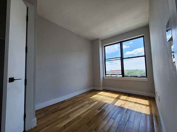 4th image of 333 Cypress Ave #3F
