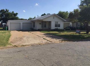 218 W California St, Walters, OK 73572