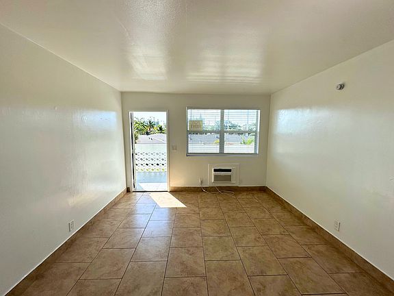 2nd image of 2915 Broadway #6
