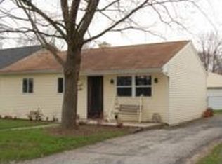 68 Barberry Dr, Crystal Lake, IL 60014