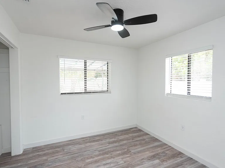 347 S Lakeside Dr — Photo 12