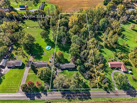 4th image of 69 Hamlin Center Rd