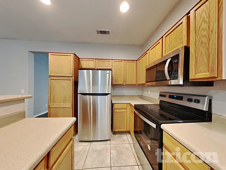 6619 W Golden Ln — Photo 5