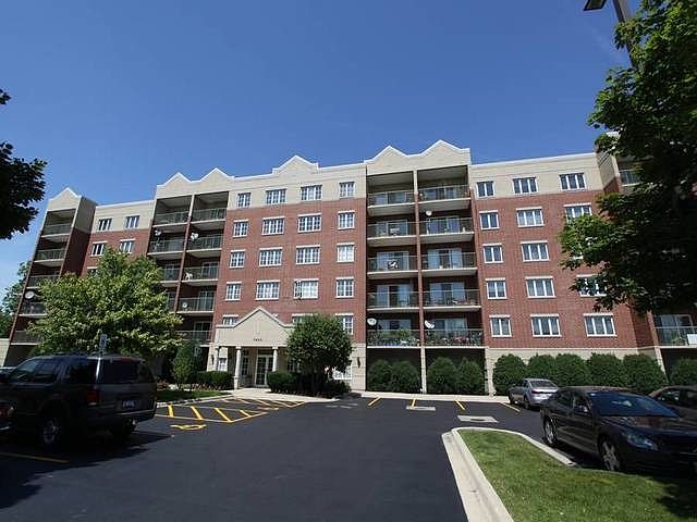 1st image of 7450 N Lincoln Ave #404