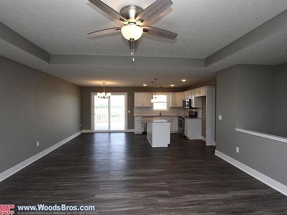 3rd image of 1275 Oakview Dr