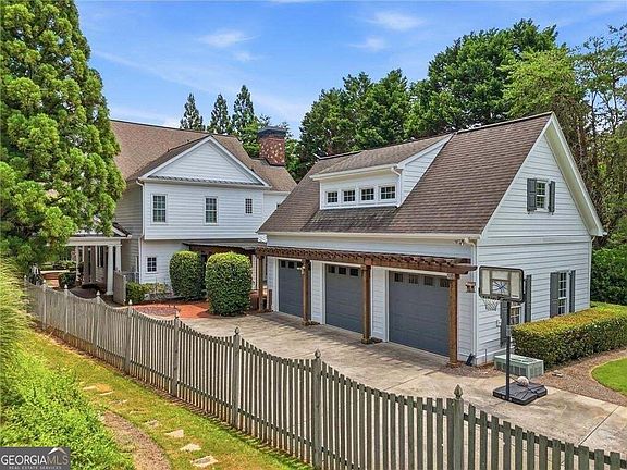 3rd image of 3901 Hazelhurst Dr