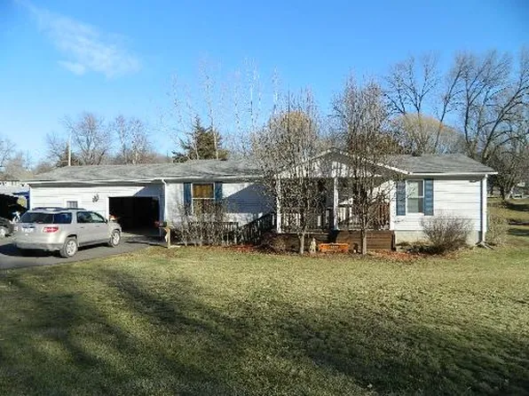 305 N 10th St, Albany, MO 64402