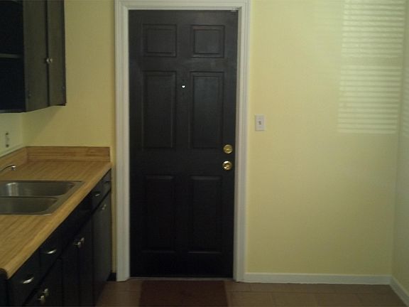 5th image of 725 Center St