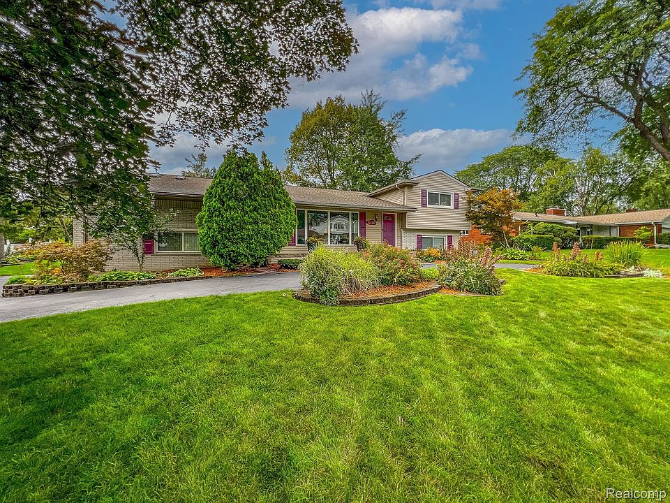 1st image of 6820 White Pine Dr