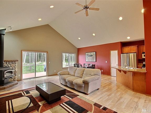 5th image of 6031 185th St NW