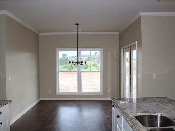 5th image of 120 Lawrence Dr