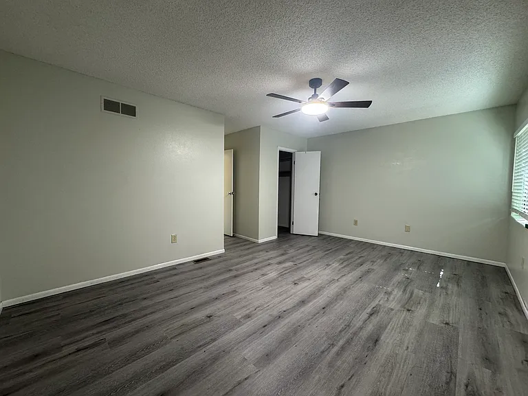 2039 Silent Spring Dr — Photo 12