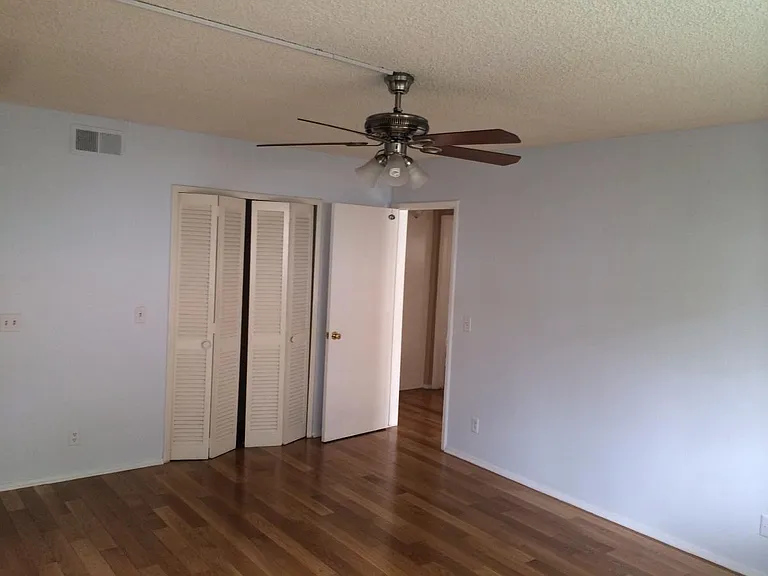 729 S Windsor Blvd #4 — Photo 7