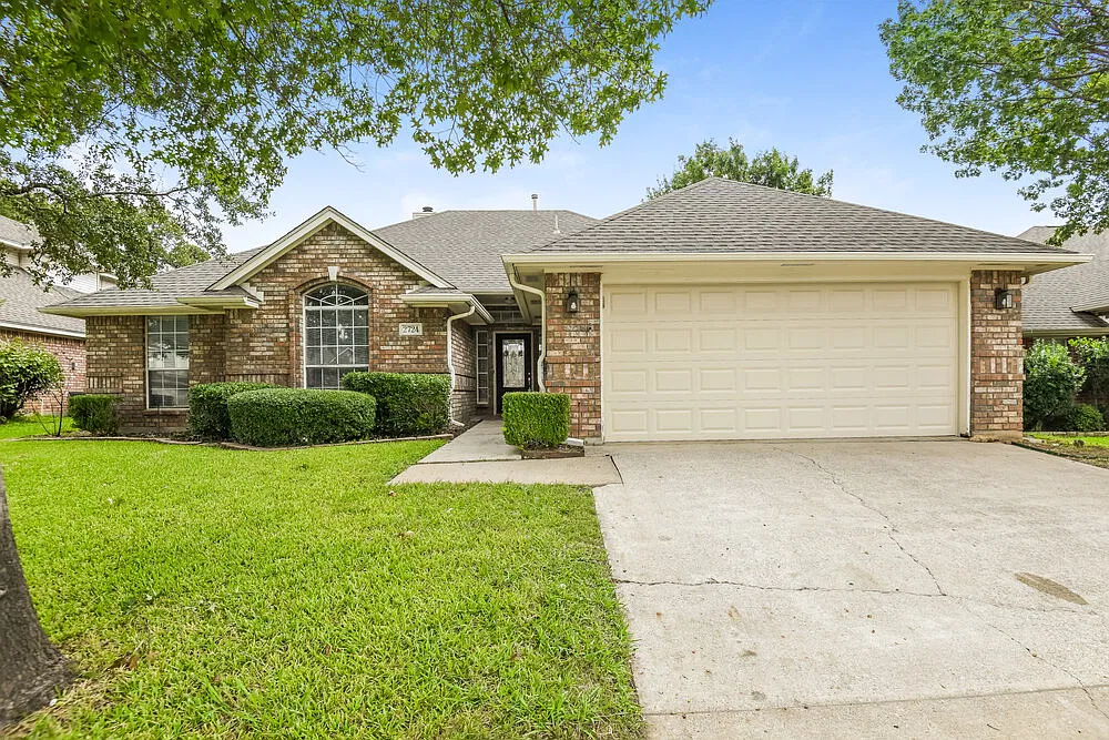 4 bed, 2.0 bath, 1976 sqft, $2,790 — Photo 1