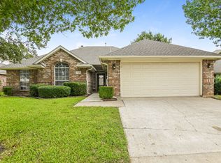2724 Willow Creek Ct, Bedford, TX 76021
