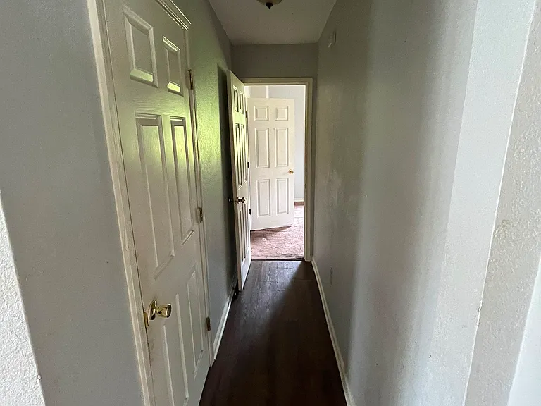 2121 S Park St — Photo 6