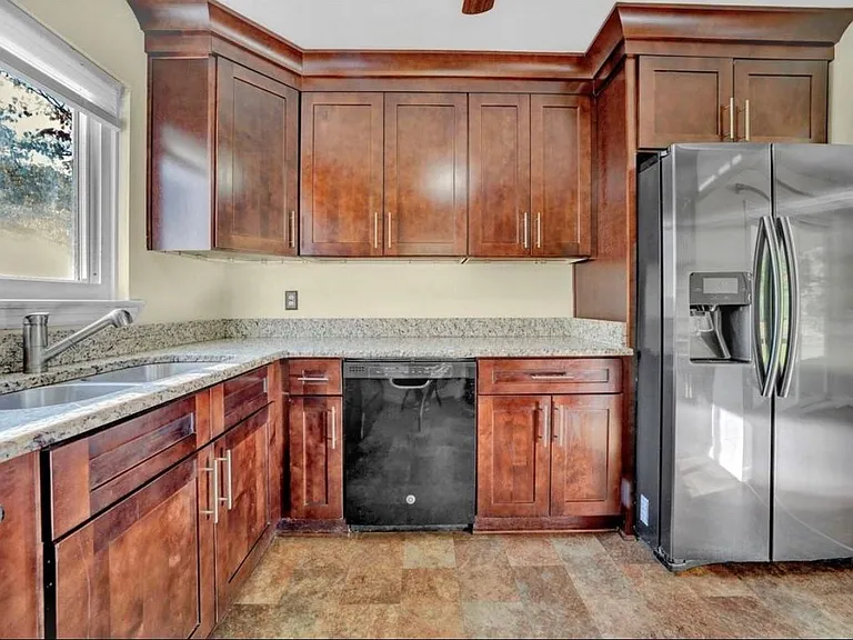 3260 Rasmont Rd — Photo 9