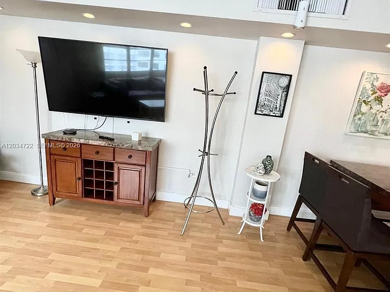 905 Brickell Bay Dr #1422 — Photo 17