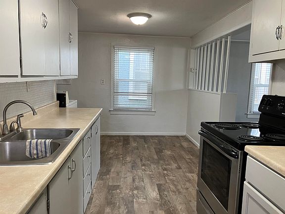 3rd image of 330 Gwinn Ave