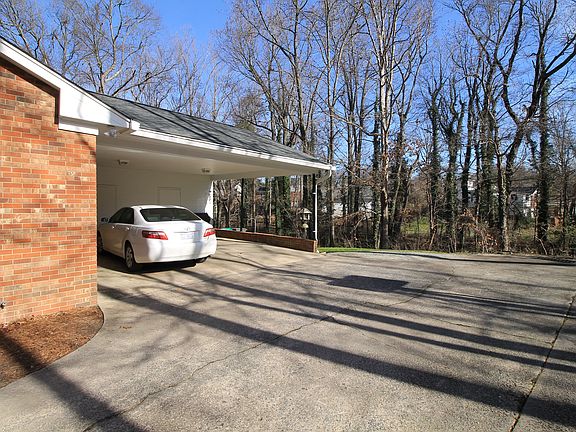 2nd image of 218 Kensington Dr