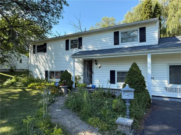 9 Amesbury Rd, Rochester, NY 14623