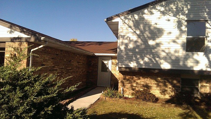 Entrance : New front door and new sidewalk