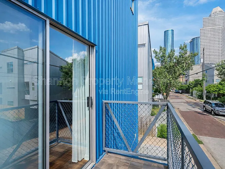 906 Andrews St — Photo 21