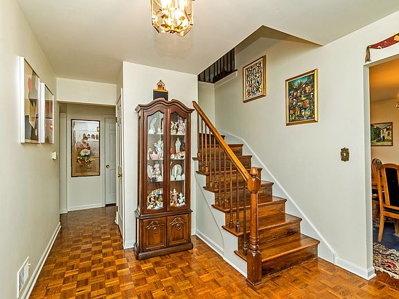 2nd image of 2819 Canterbury Dr