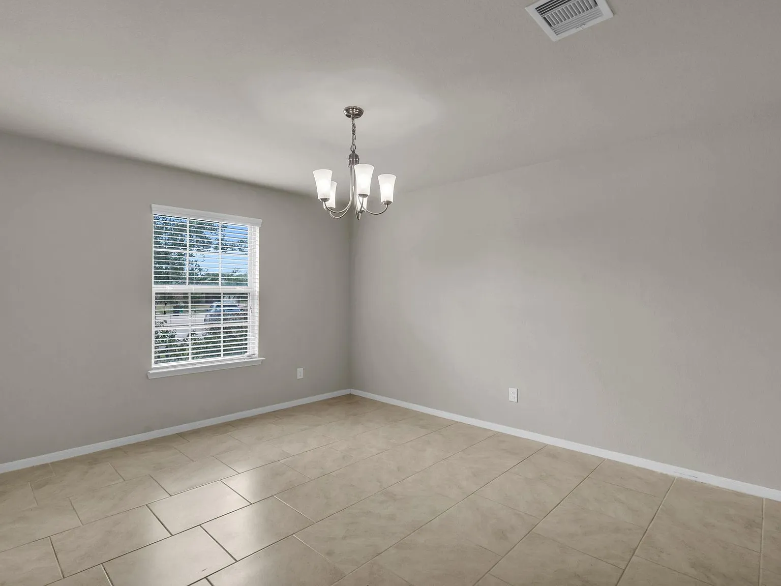 4 bed, 3.5 bath, 2580 sqft, $2,700 — Photo 3