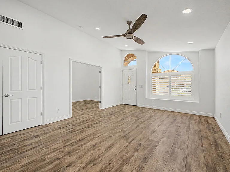 6919 E Lakeview Ave — Photo 18