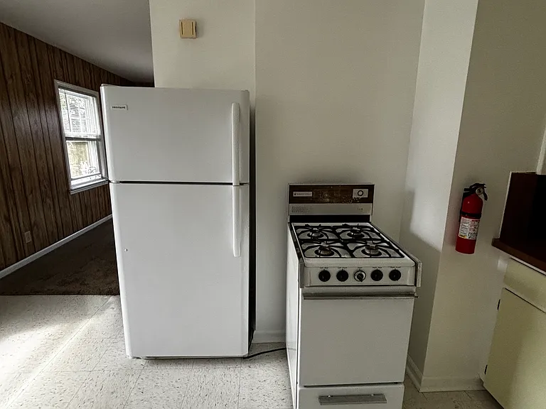 142 N Riverview Dr #3 — Photo 10
