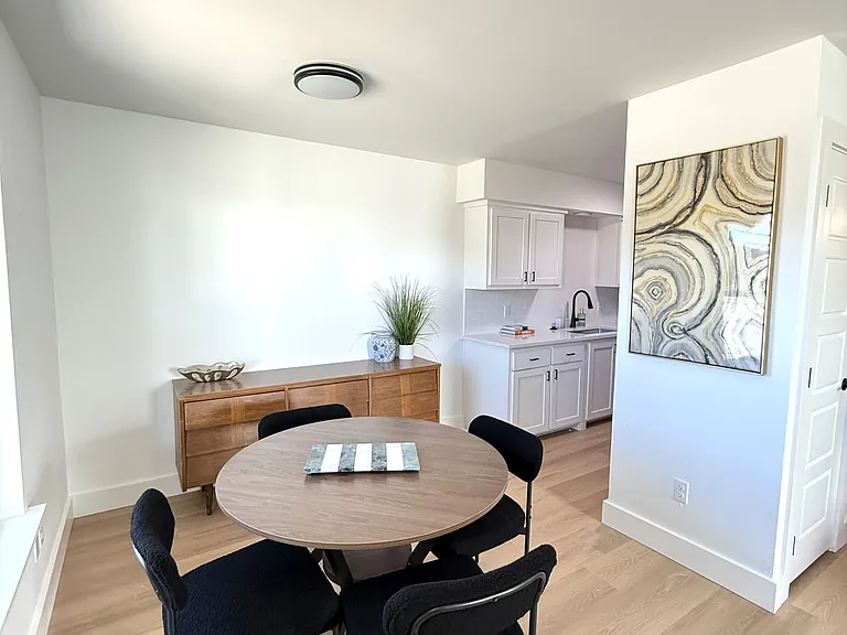 1172 W Cato Springs Rd — Photo 11