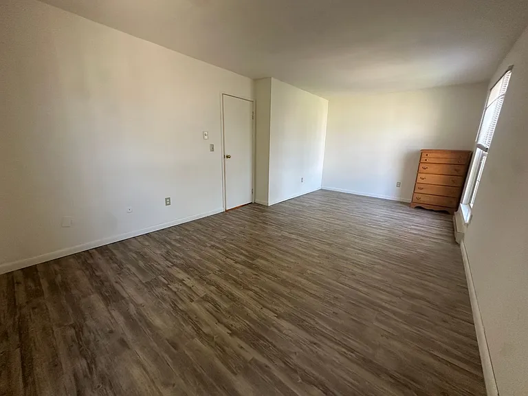 University Park Apartments near Cornell University — Photo 526