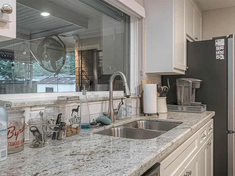 6414 Pineshade Ln — Photo 8
