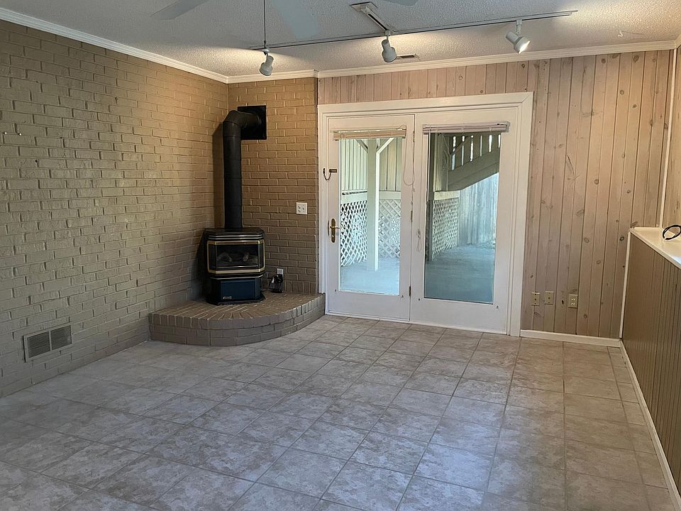 1st image of 4304 E Viking Ln