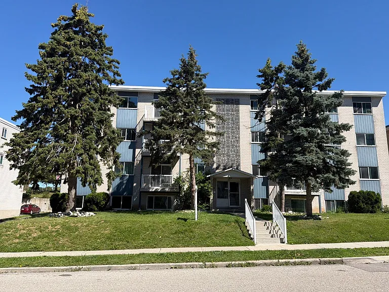 20 Austin Dr #4 — Photo 1