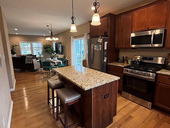 5th image of 1300 Bobolink Rd