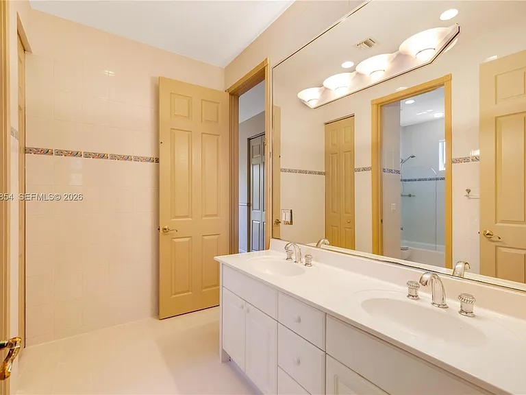 129 Gavilan Ave — Photo 18