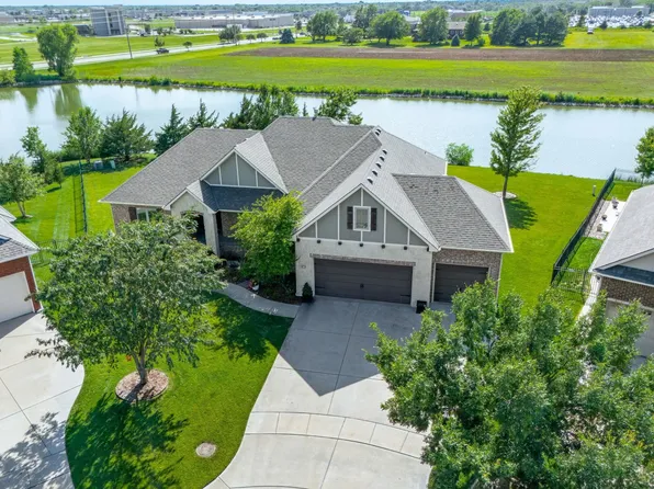 9729 W Westlakes Ct, Wichita, KS 67205