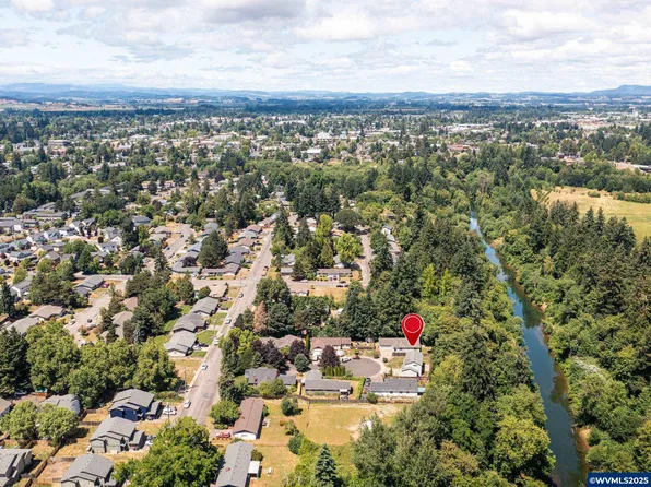 890 SE Roberts Ct, McMinnville, OR 97128