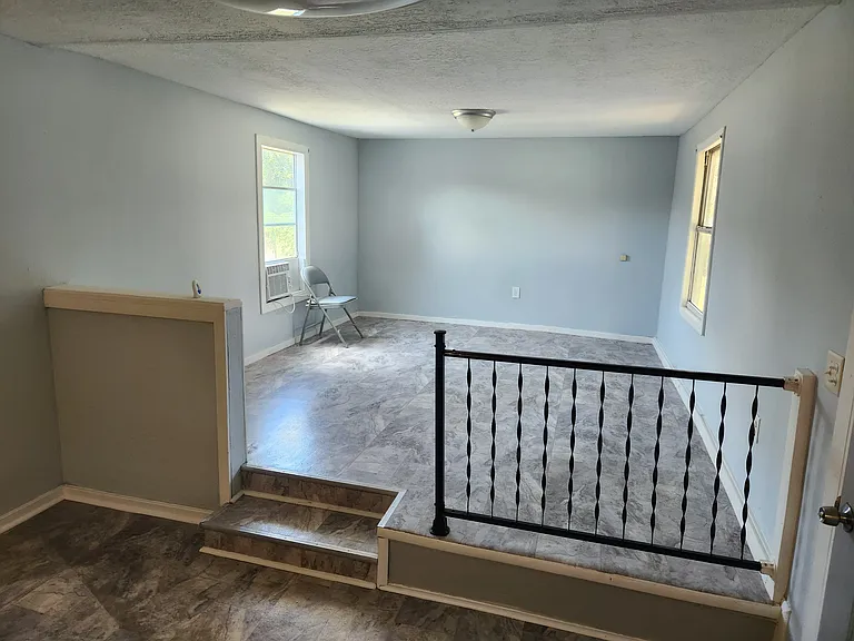 12440 Elnora Dr — Photo 2